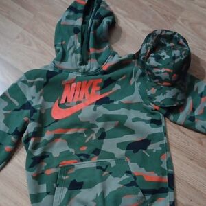 RARE NIKE CAMO HOODIE & HAT